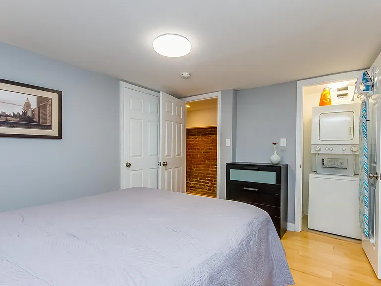 510 E St NE #B — Photo 16
