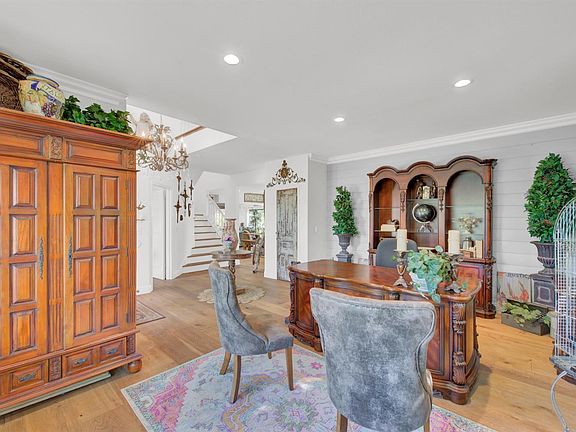 2nd image of 366 Stonewood Dr