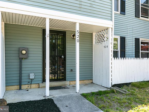 2nd image of 520 W Loch Lomond Dr