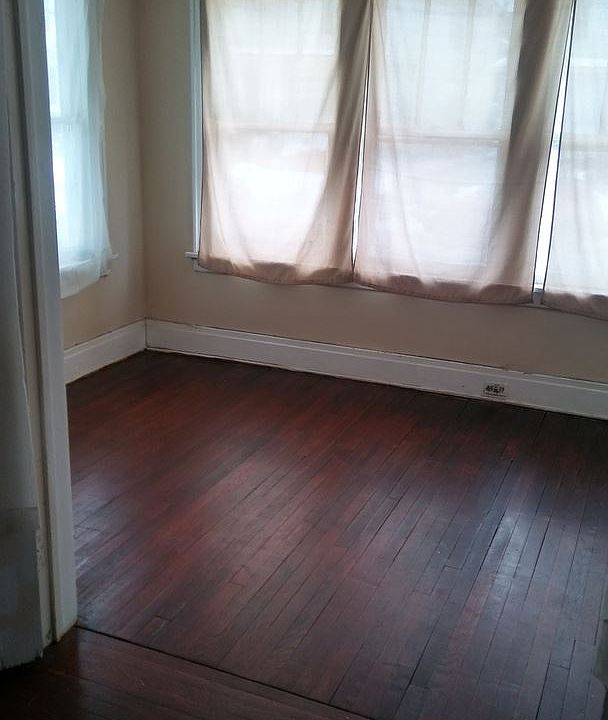 1st image of 128 Brunswick Blvd Lowr 1-