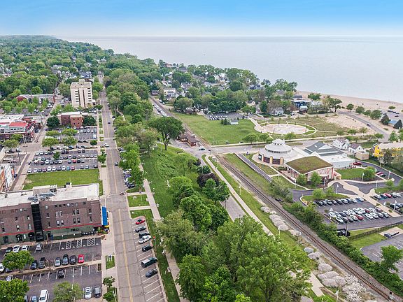 3rd image of 2219 Lakeshore Dr