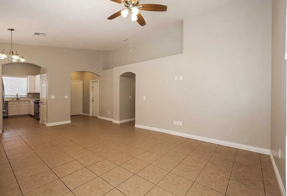 3 bed, 2.0 bath, 1298 sqft, $2,080 — Photo 3