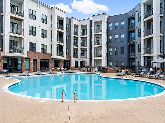 Riverside Apartments | Pool