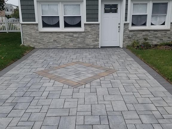 2nd image of 155 Lincoln Blvd