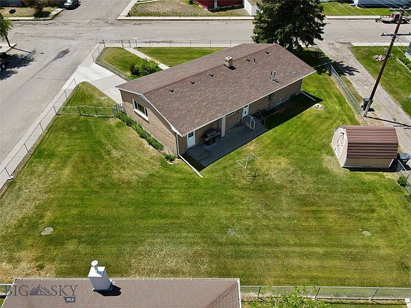 3rd image of 102 Legget Ave