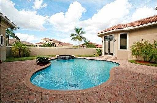 3rd image of 10585 Blue Palm St