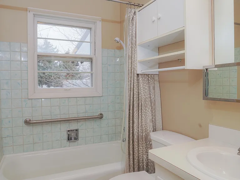 1528 Clark Ave — Photo 11