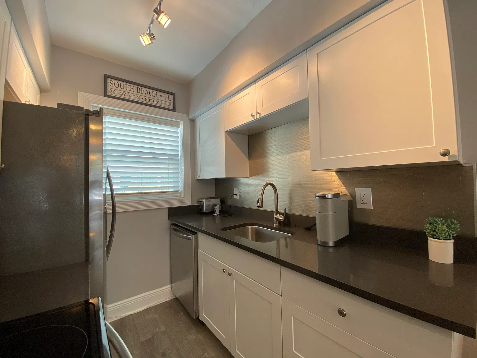 1446 Ocean Dr — Photo 4
