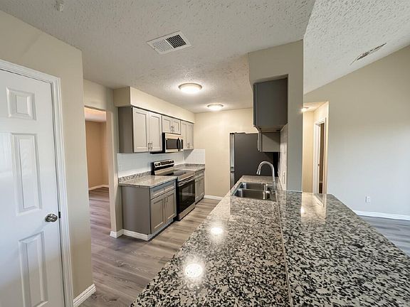 3rd image of 1222 New Tree Ln