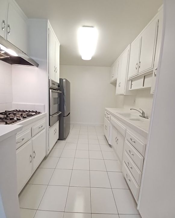 1st image of 954 N Croft Ave APT 104
