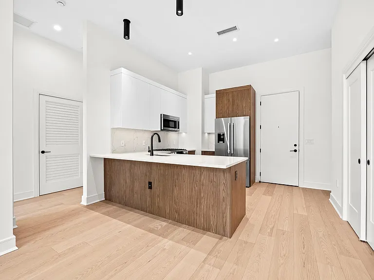38 Jackson St #315 — Photo 7