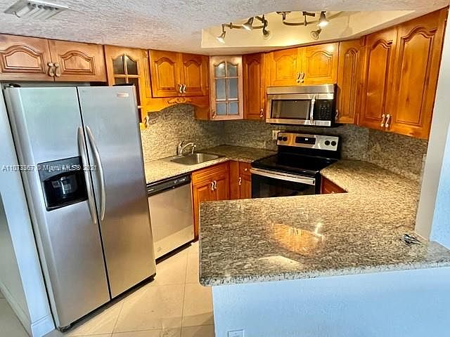 1st image of 8225 Lake Dr APT 406