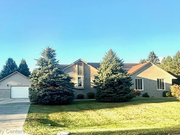 5115 Driftwood Dr, Commerce Township, MI 48382