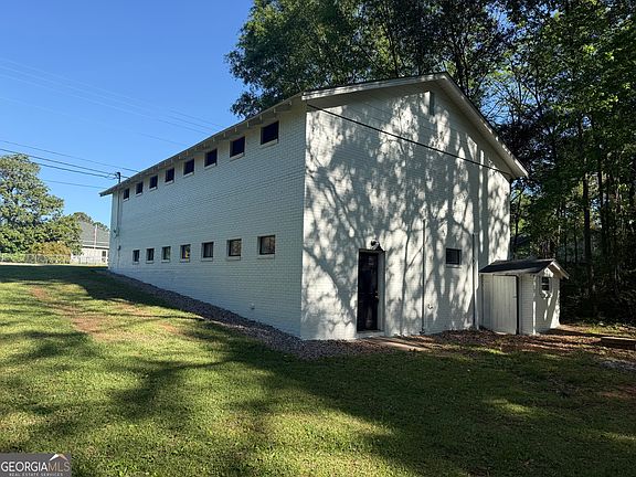 3rd image of 5047 W Point Rd