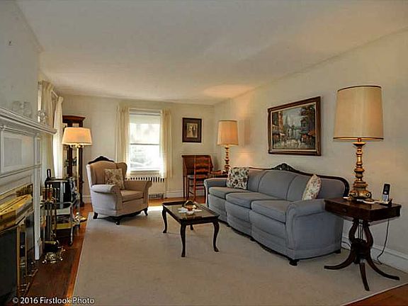 5th image of 9 Mayflower Dr