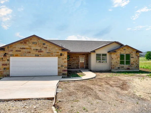 305 Spanish Grant, Bandera, TX 78003