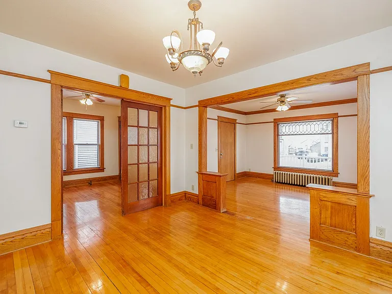 547 Jefferson St — Photo 14