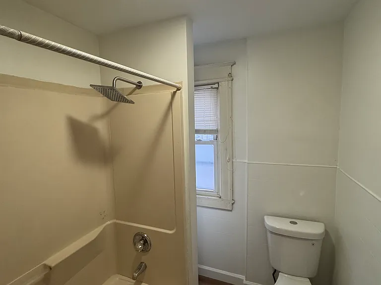 565 Webster Ave — Photo 7
