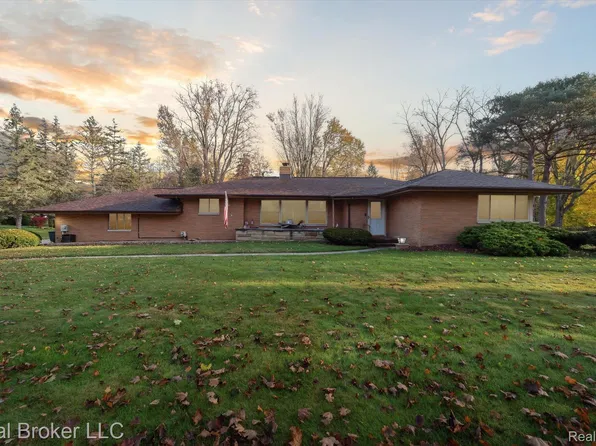 1478 Kra Nur Dr, Burton, MI 48509