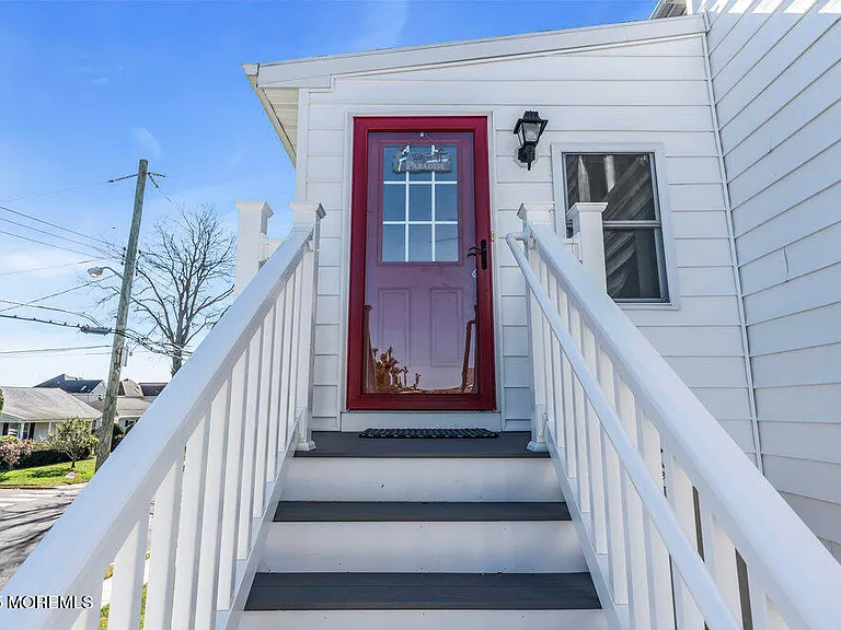 101 Saint Louis Ave — Photo 3