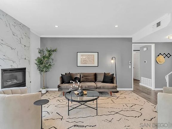 4th image of 9885 Aldergrove Ln