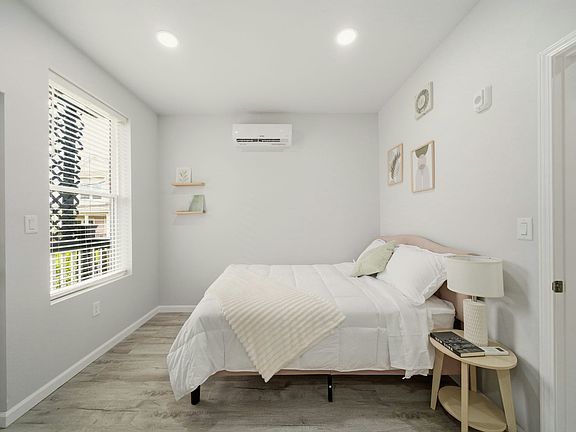 4th image of 715 28th St #E