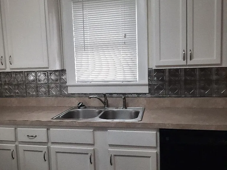 Big kitchen with dishwasher, washer/dryer combo
