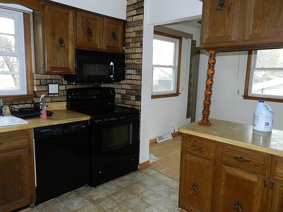 4th image of 8956 W 92nd St