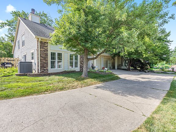3rd image of 2458 Chaseway Ct