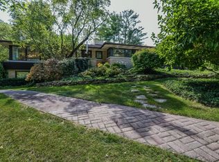 831 Edgewater Dr, Naperville, IL