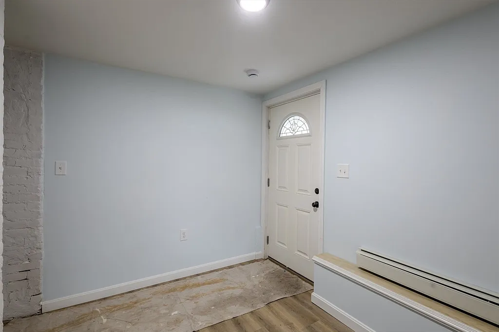 3 bed, 1.0 bath, 1325 sqft, $2,950 — Photo 4
