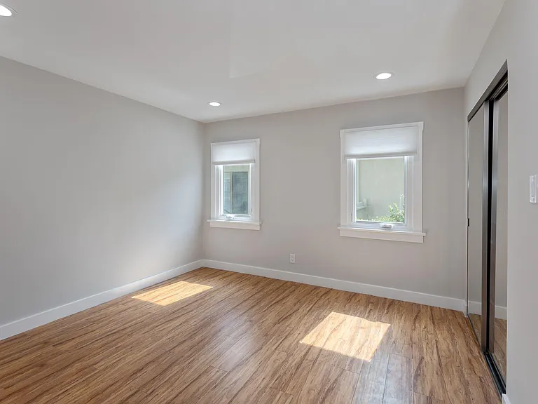 10624 Bloomfield St — Photo 13