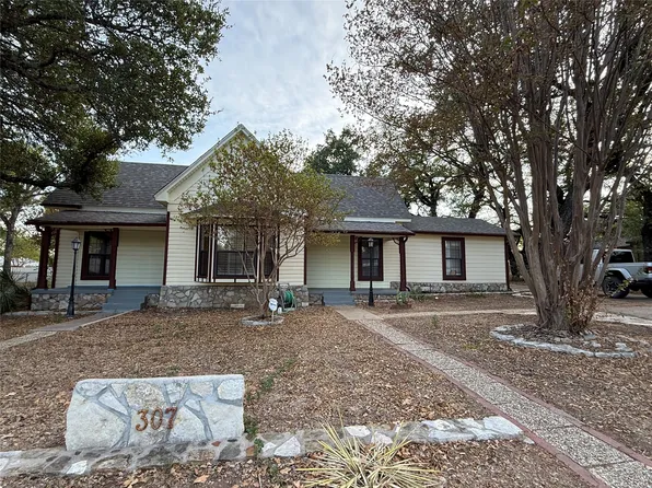 307 Mission St, Glen Rose, TX 76043