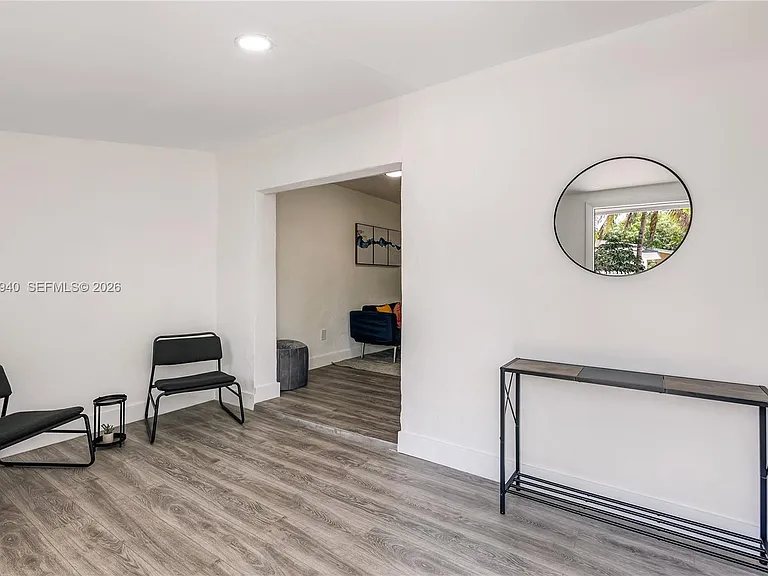 327 NE 55th St #FRONT — Photo 3