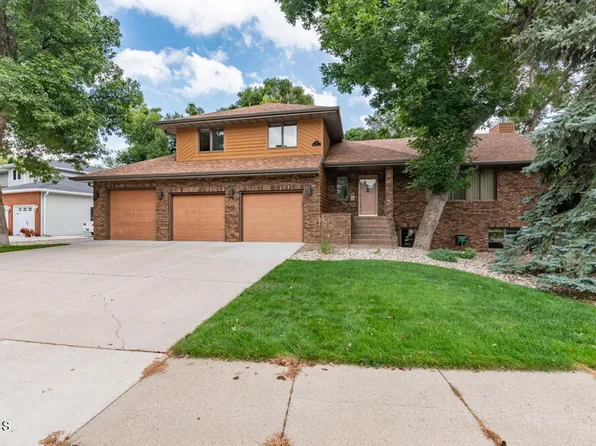 733 Augsburg Ave, Bismarck, ND 58504