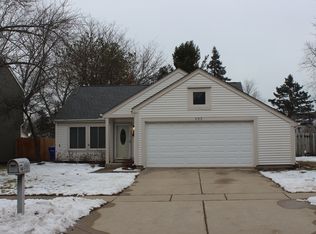 205 Autumn Ln, Vernon Hills, IL