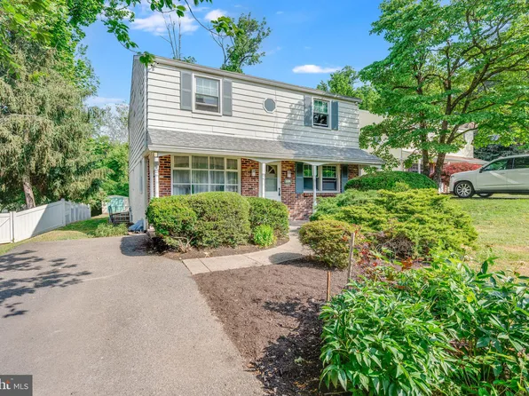 8112 Hawthorne Rd, Elkins Park, PA 19027