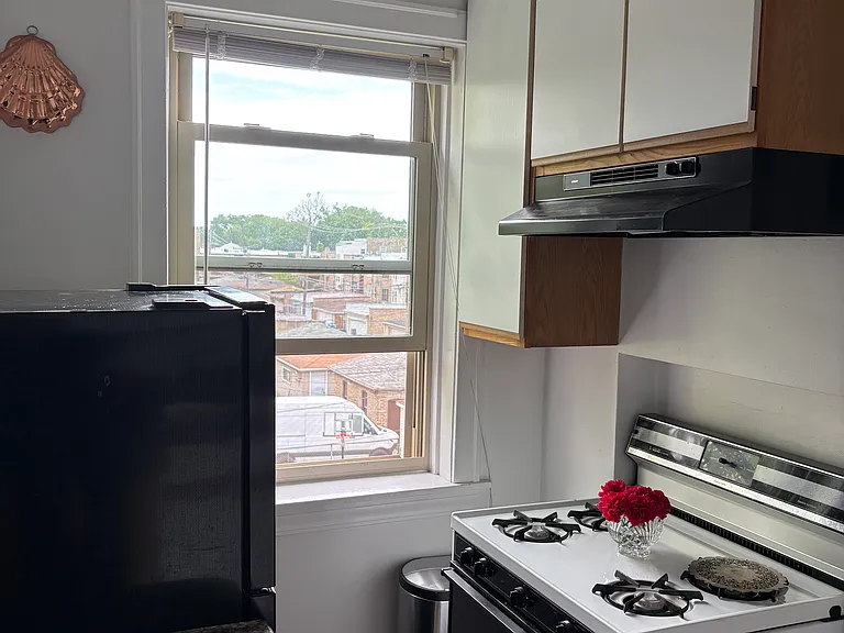 2554 W Ardmore Ave #1 — Photo 5