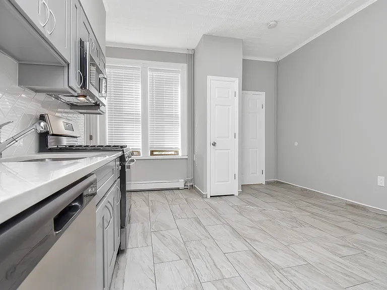 2307 New York Ave #2 — Photo 2