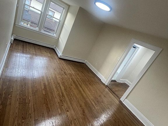 5th image of 117 Sweetfield Cir