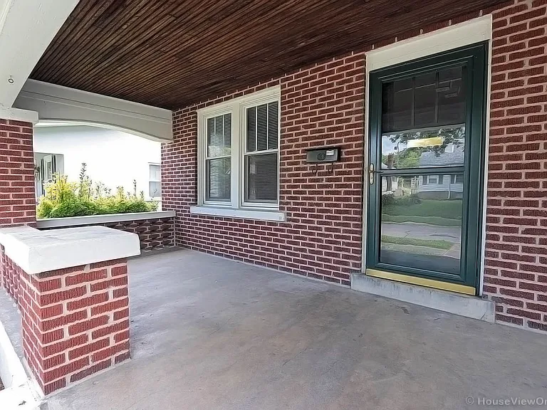 1511 Whitener St — Photo 3