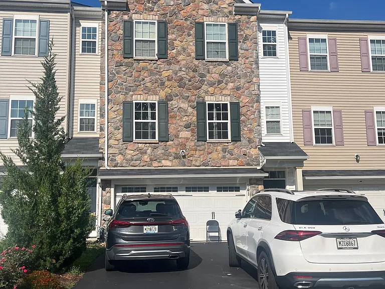 141 Graystone Dr — Photo 49