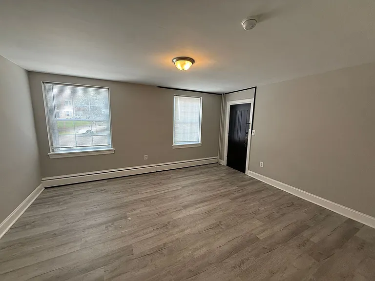 403 S Washington St #8 — Photo 4