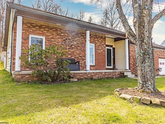3rd image of 138 Estate Dr