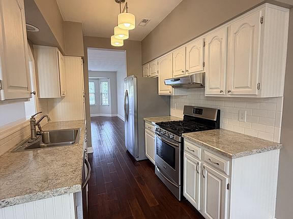 3rd image of 704 Byrd Ct #1
