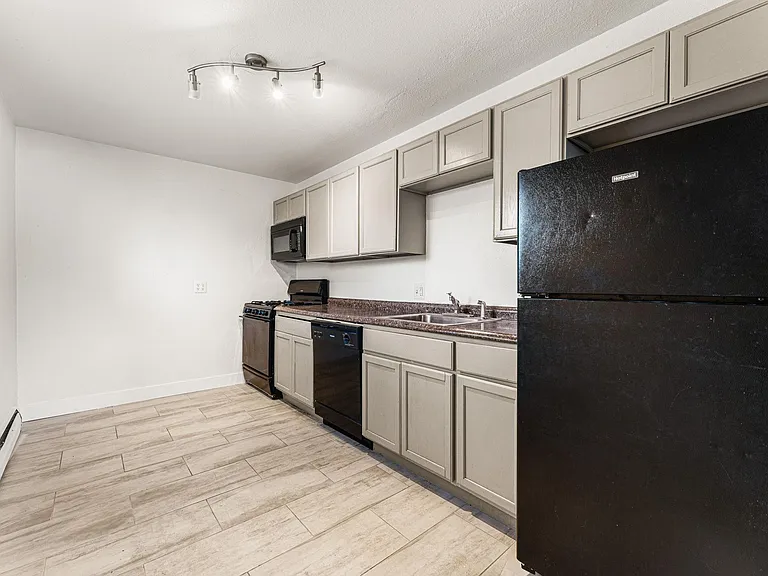 1218 Zephyr St — Photo 4