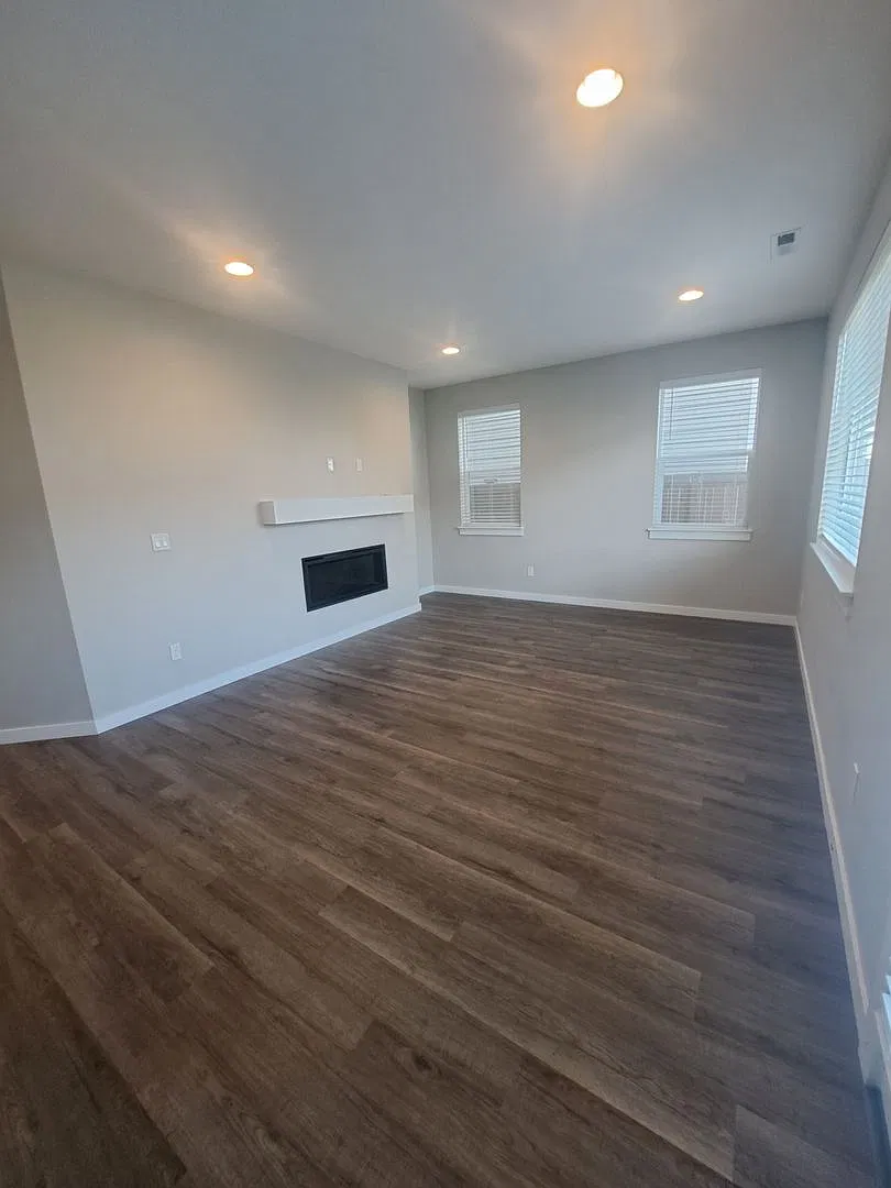 4 bedroom Desired Area Wilsonville — Photo 4