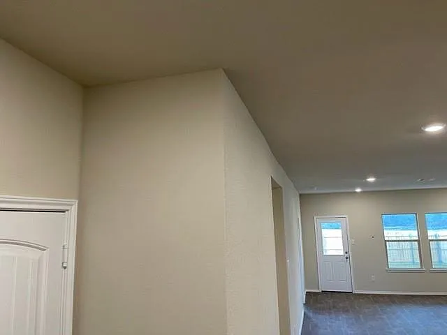 203 Comal Dr — Photo 2