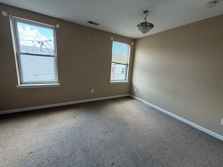1725 W Berks St — Photo 12