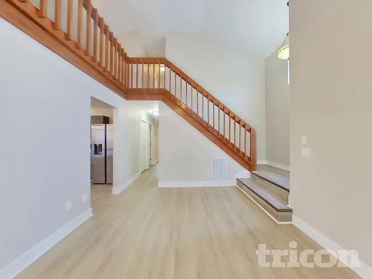 2405 Ravine Dr — Photo 2